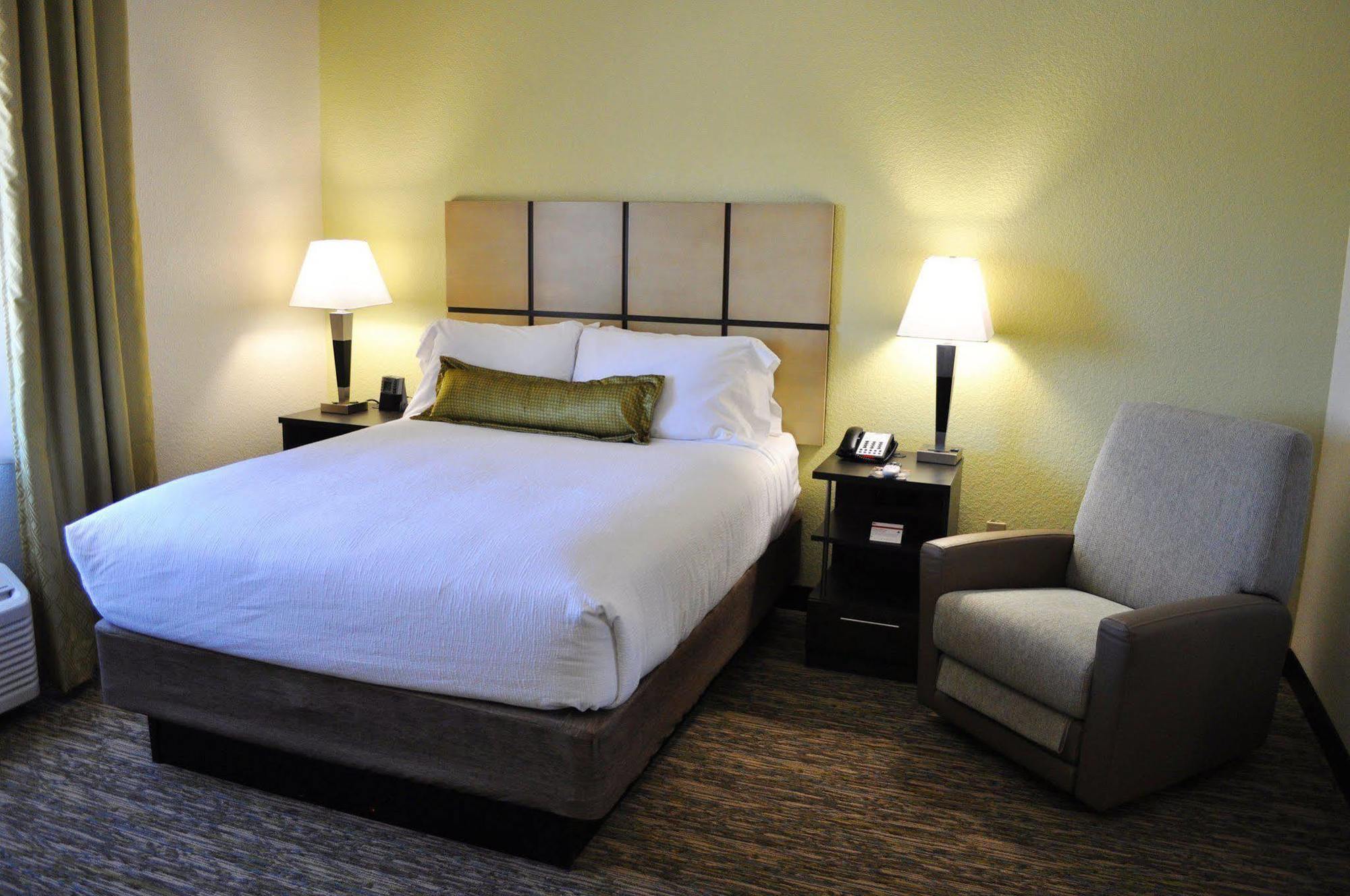 Candlewood Suites Bay City By Ihg Екстериор снимка