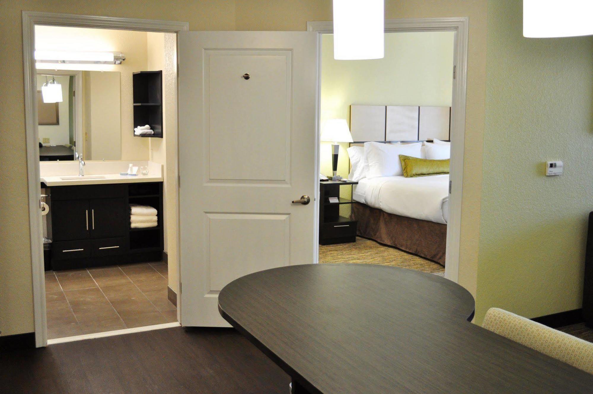 Candlewood Suites Bay City By Ihg Екстериор снимка