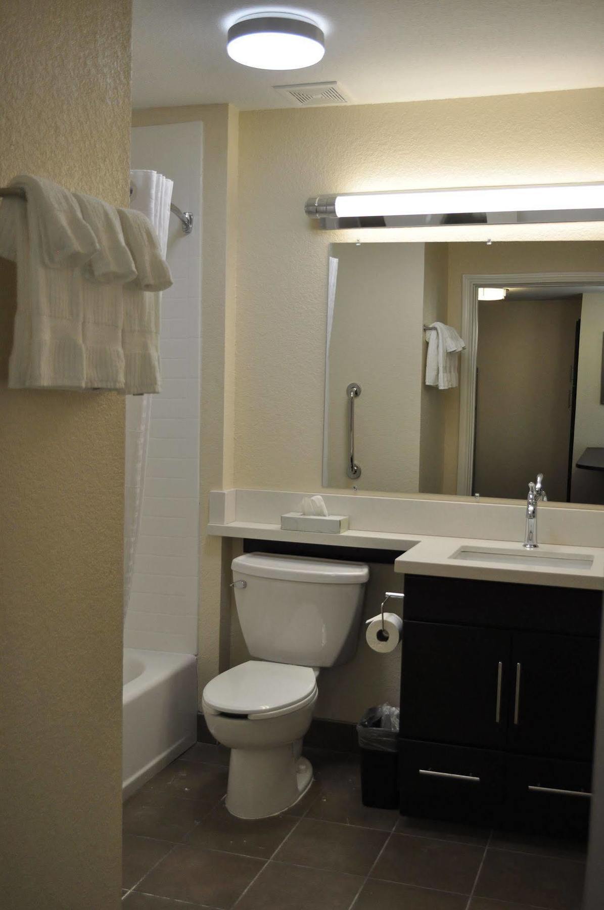 Candlewood Suites Bay City By Ihg Екстериор снимка